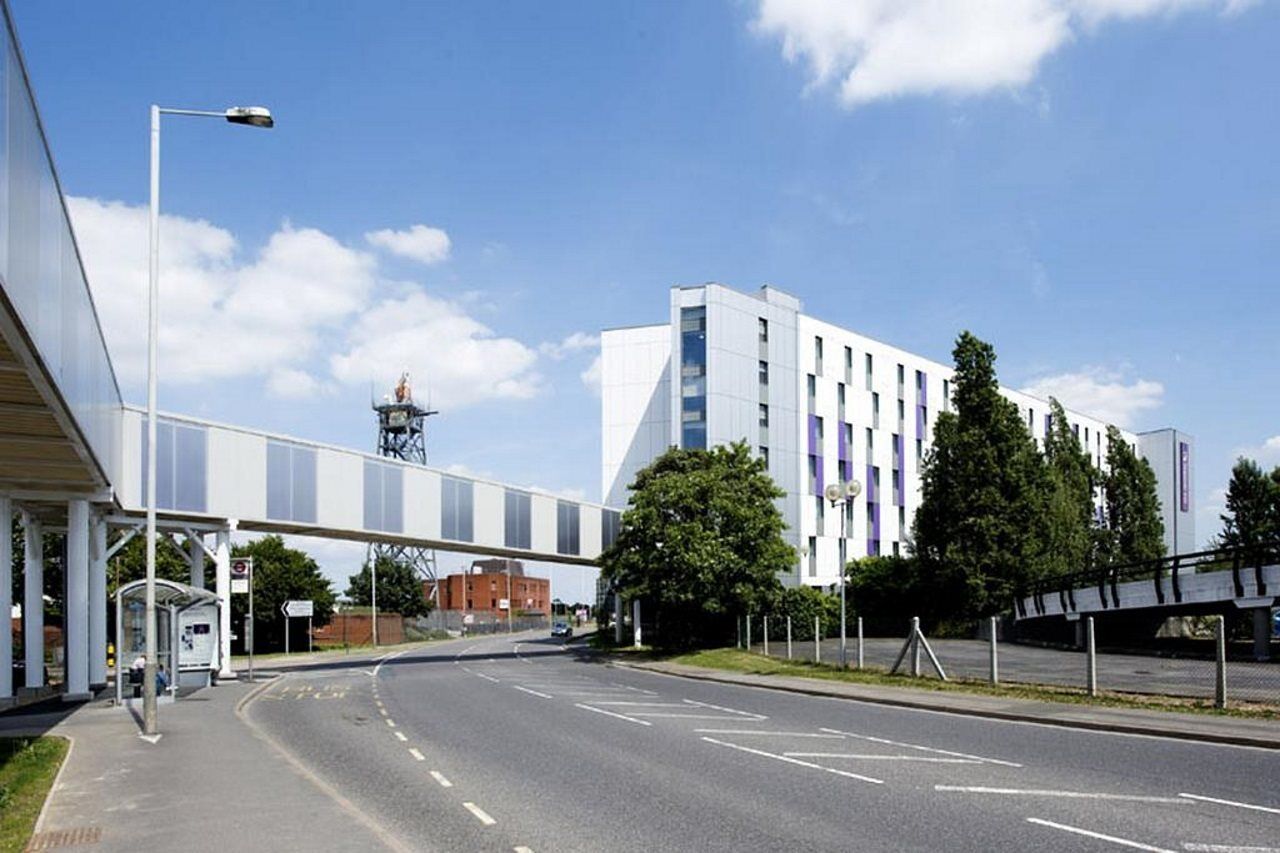 Premier Inn Heathrow Airport Terminal 4 Hillingdon Exterior photo